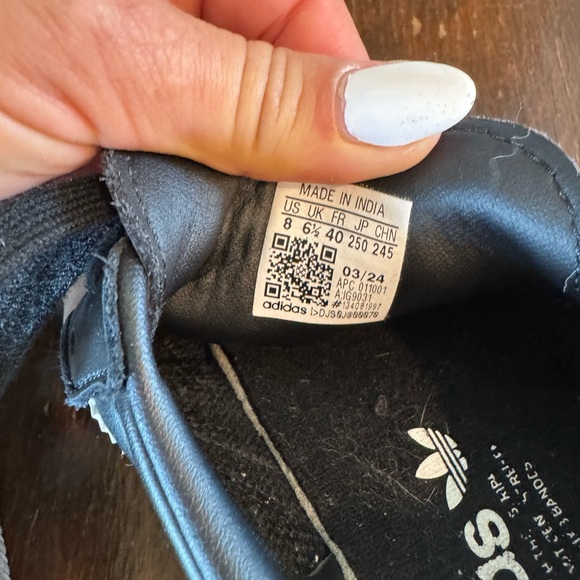 Adidas Sambas - Almost New - Picture 2 of 4
